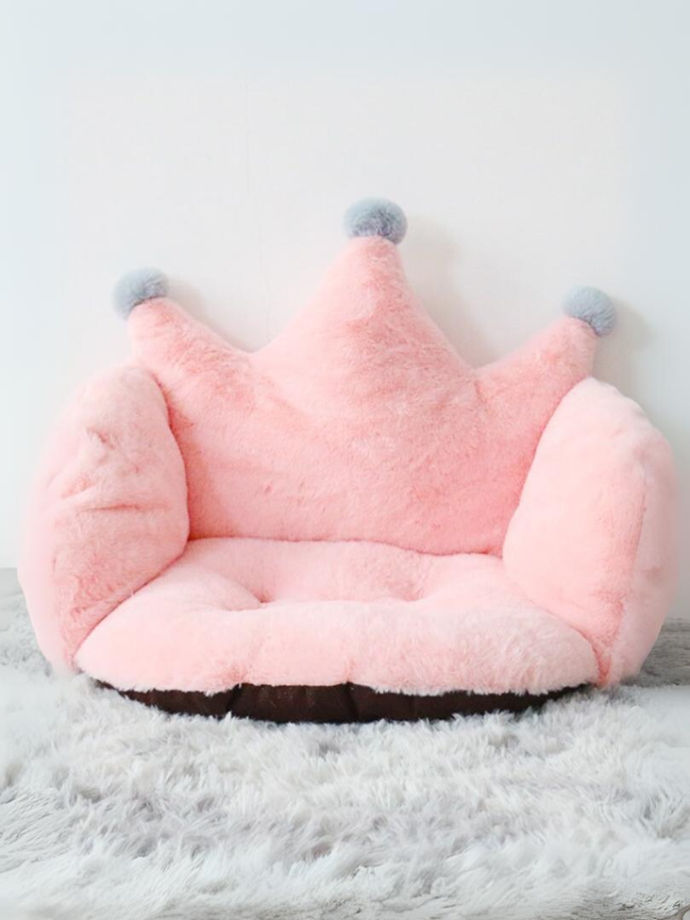King Cat Bed – Royal Comfort for Your Feline Majesty